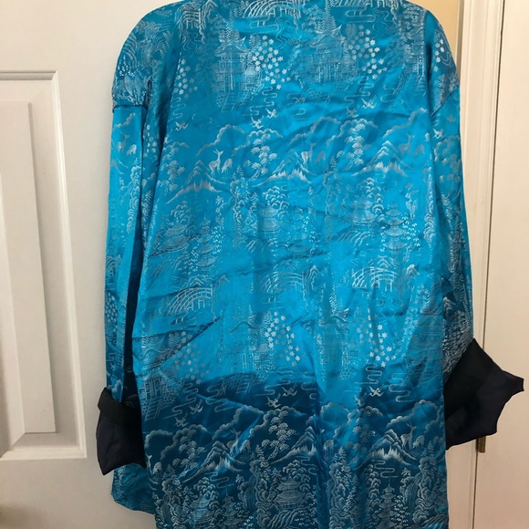 NWOT Asian silky kimono wrap robe with belt - Picture 4 of 4